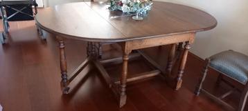 Prachtige houten eettafel met 2 afklapbare gedeeltes beschikbaar voor biedingen