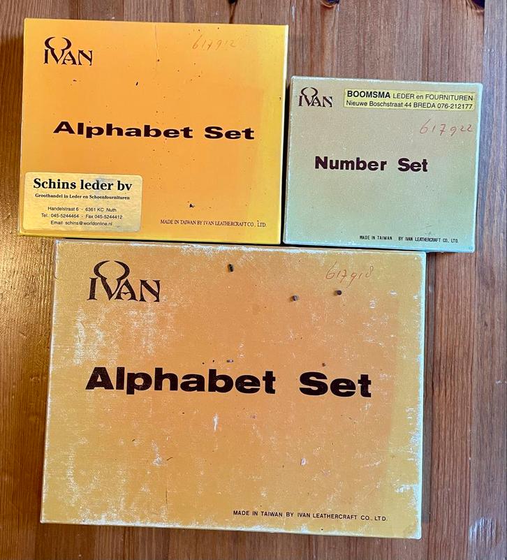 Slagletters Set Leerbewerken - Compleet & Degelijk, Hobby en Vrije tijd, Knutselen, Gebruikt, Gereedschap of Toebehoren, Ophalen of Verzenden