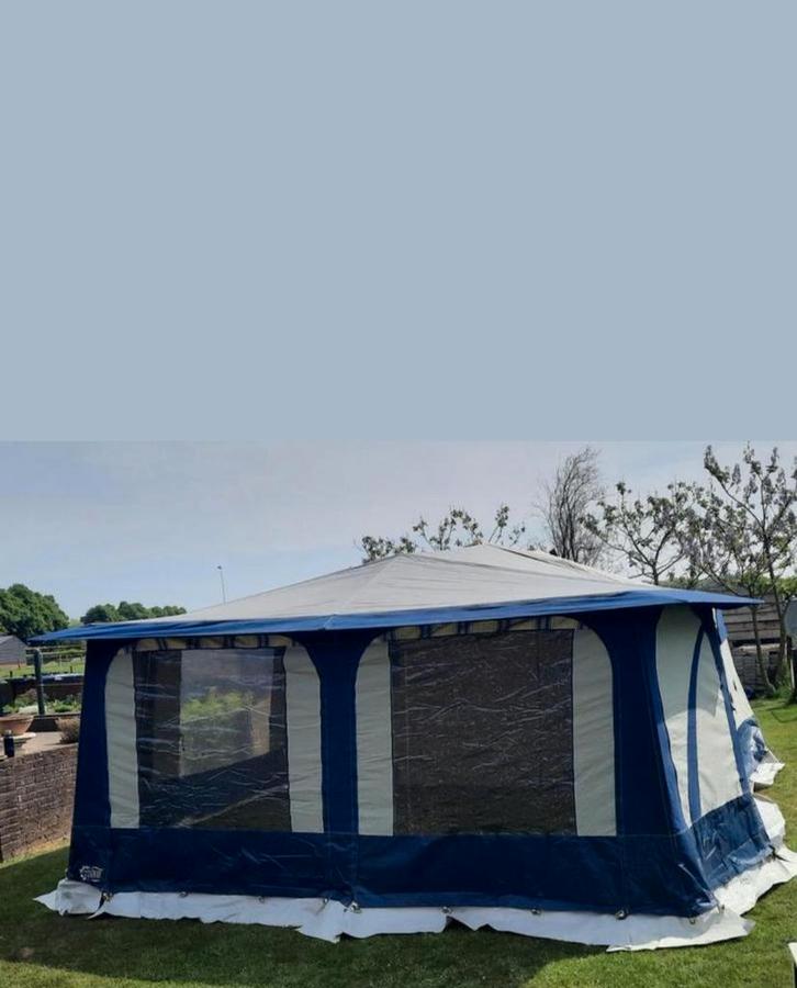 Vouwagen 6 persoons, Tickets en Kaartjes, Concerten | Pop, Drie personen of meer, Augustus