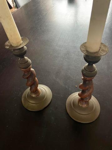 Vintage houten kandelaars met metalen voet-set van 2 beschikbaar voor biedingen