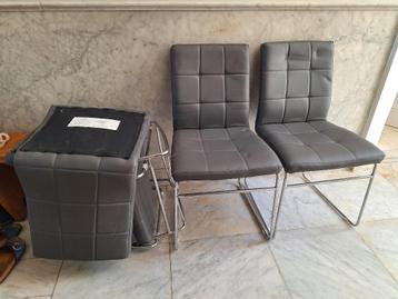 eetkamerstoelen beschikbaar voor biedingen