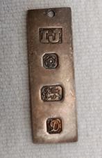 Hangertje 4x 1cm met vier verschillende tekens., Gebruikt, Overige voorstellingen, ?, Zilver
