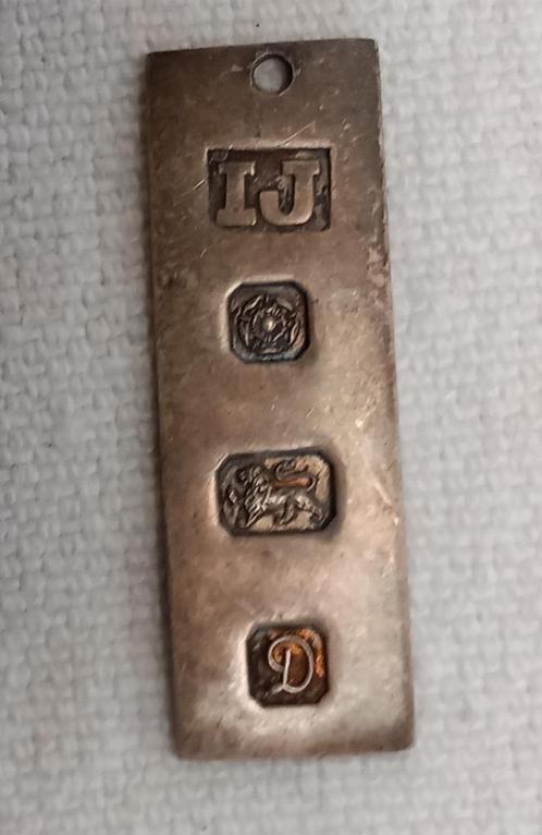 Hangertje 4x 1cm met vier verschillende tekens., Sieraden, Tassen en Uiterlijk, Kettinghangers, Gebruikt, Zilver, Zilver, Overige voorstellingen