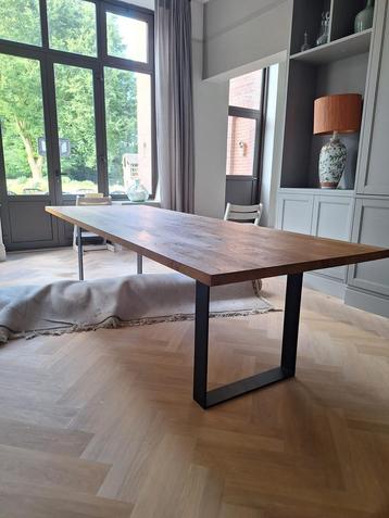 Eettafel 280cm lang, 4cm dik hout beschikbaar voor biedingen