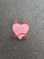 Leuke pin met tekst Hotter than Hill, Verzamelen, Speldjes, Pins en Buttons, Ophalen of Verzenden, Nieuw, Overige onderwerpen