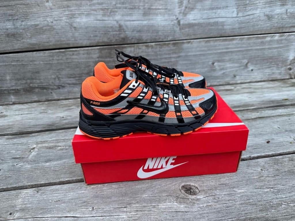 Nike P6000 - Sneaker - Oranje zwart maat 36, Zwart, Nike, Ophalen of Verzenden, Sneakers of Gympen