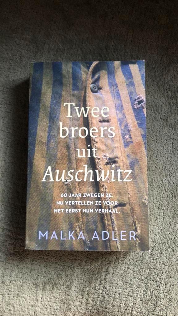 Malka Adler - Twee broers uit Auschwitz, Boeken, Literatuur, Zo goed als nieuw, Ophalen of Verzenden