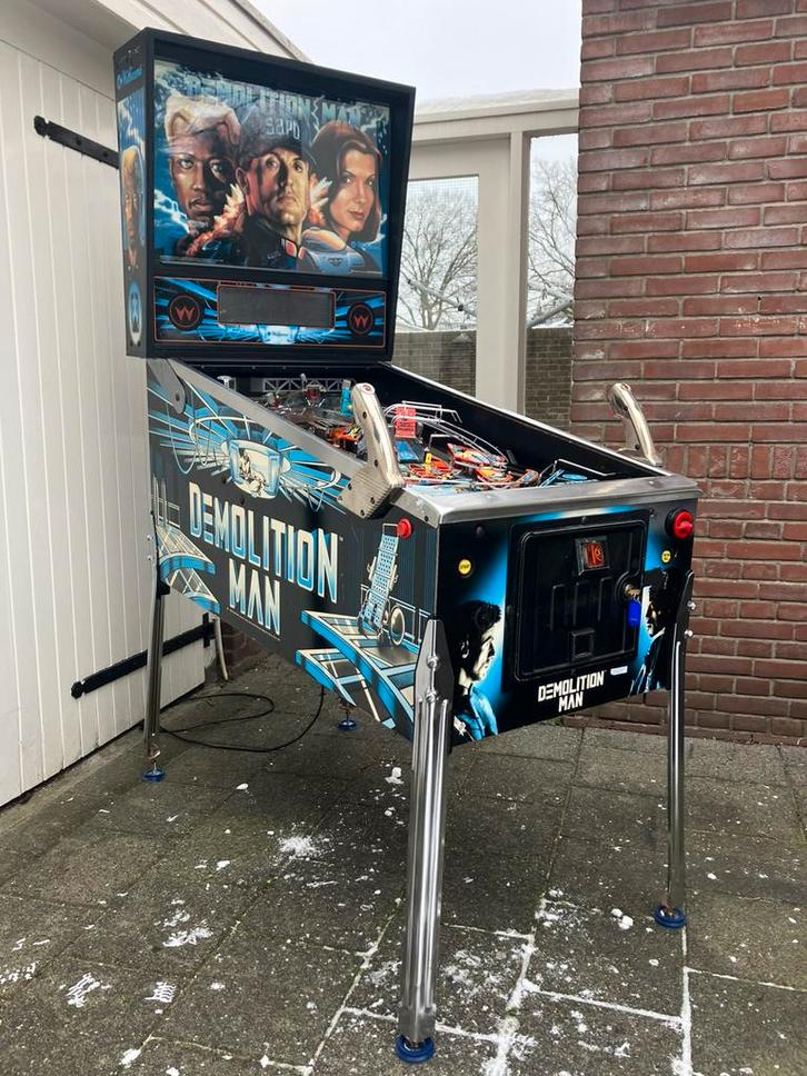 Strakke Demolition Man Widebody Flipperkast, Verzamelen, Automaten | Flipperkasten, Zo goed als nieuw, Dot-matrix, Flipperkast