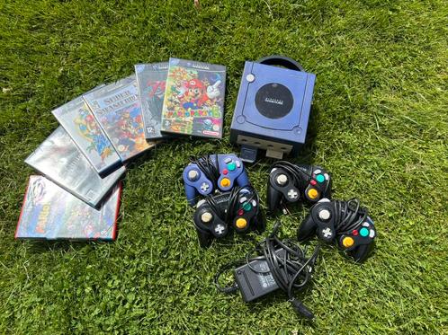 Nintendo Gamecube (paars) met 4 controllers en 16 spellen, Spelcomputers en Games, Spelcomputers | Nintendo GameCube, Gebruikt