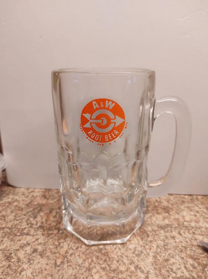 Mooie zware bierpul met merk: A&W ROOT BEER, Verzamelen, Glas en Borrelglaasjes, Zo goed als nieuw, Ophalen of Verzenden