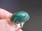 Oude ring met grote groene natuur steen jade? maat 17,5 - 18, Gebruikt, Verzenden, 17 tot 18, Dame of Heer