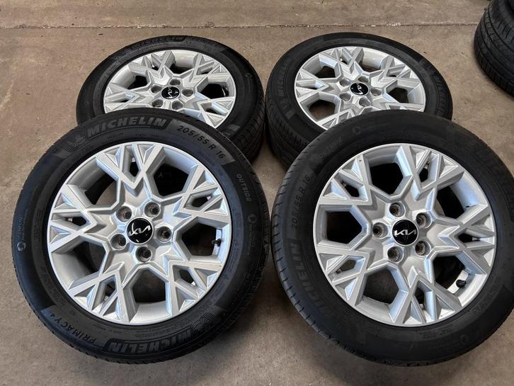 16 inch originele velgen + zomerbanden Kia CEED 52910-j7AA0, Auto-onderdelen, Banden en Velgen, Banden en Velgen, Winterbanden
