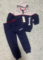 NIEUW, leuk 2-delig joggingpak van Bench, maat 92/98, Kinderen en Baby's, Kinderkleding | Maat 92, Nieuw, Bench, Ophalen of Verzenden
