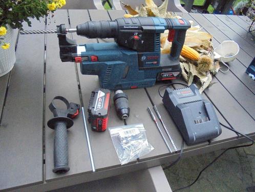 Bosch GBH-26F met afzuiging GDE , lader, 2 accu's L-Boxx, Doe-het-zelf en Verbouw, Gereedschap | Boormachines, Zo goed als nieuw