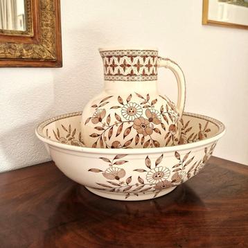 Lampetstel / wasstel Iris van Regout van eind 1880 beschikbaar voor biedingen