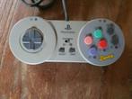 Playstation 1 controller Hori 2 way 6 button in goede staat, Vanaf 3 jaar, Overige genres, Gebruikt, Ophalen of Verzenden