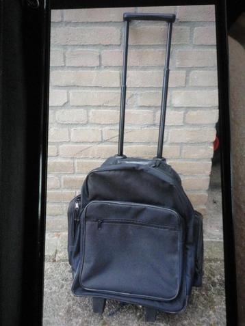 KLEINE  ZWARTE RUGTAS/ TROLLEY /KOFFER beschikbaar voor biedingen