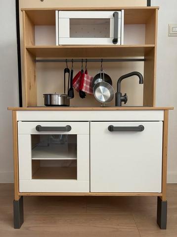 Speelkeuken met inrichting beschikbaar voor biedingen