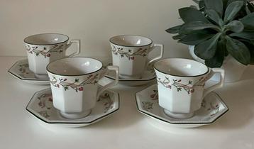 4 Johnson Brothers Eternal Beau kop en schotels beschikbaar voor biedingen