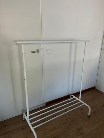 IKEA RIGGA kledingrek wit beschikbaar voor biedingen