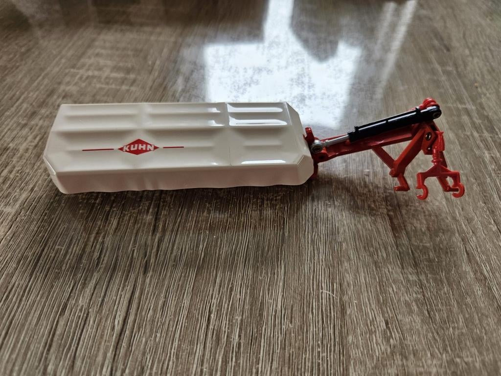 Siku 2456 Kuhn GMO 800-GTI Maaier, Overige merken, Auto, 1:32 tot 1:50, Ophalen of Verzenden