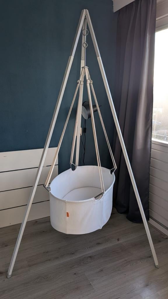 Complete Leander hangwieg met statief en matras. Wiegje, Kinderen en Baby's, Babywiegjes en Ledikanten, Ophalen, Zo goed als nieuw