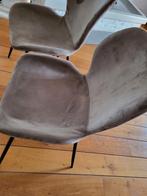 2 eetkamerstoelen kleur Champagne velvet, Huis en Inrichting, Stoelen, Ophalen, Zo goed als nieuw