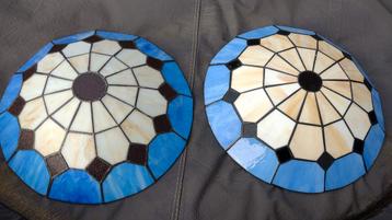Twee lampenkappen in Tiffany style beschikbaar voor biedingen