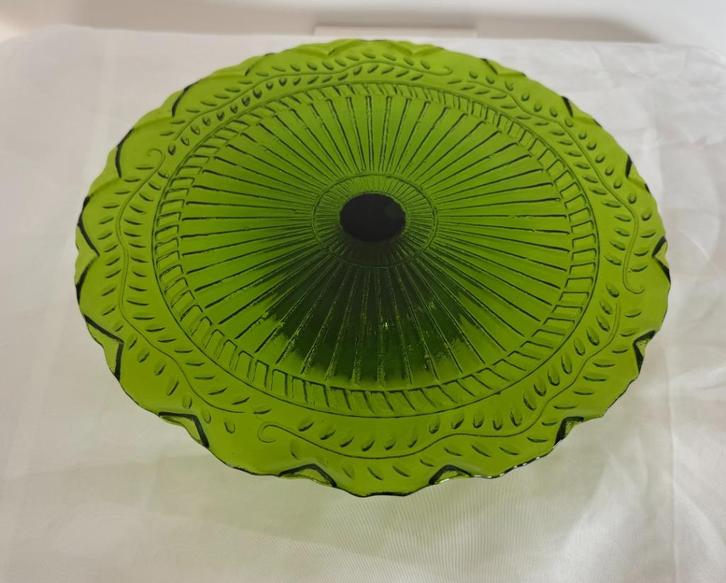 Groene vintage glazen taartplateau – 30 cm diameter, Antiek en Kunst, Antiek | Glas en Kristal, Ophalen of Verzenden