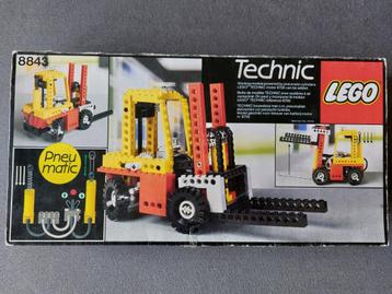Lego Technic pneumatic 8843 vorkheftruck met doos beschikbaar voor biedingen