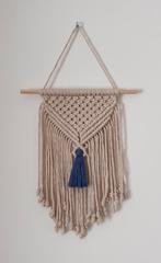 Nieuw handgemaakte Macramé decoratie cremé beige met blauw, Ophalen of Verzenden, Nieuw