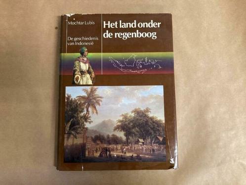 Het land onder de regenboog - Gesch. Indonesië !!, Boeken, Geschiedenis | Wereld, Gelezen, Ophalen