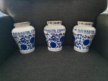 Blauw/witte sierpotjes ter decoratie beschikbaar voor biedingen