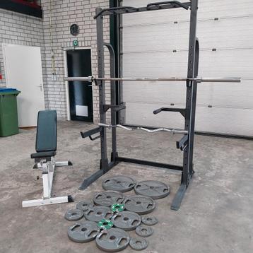 Half Rack + bankje + 120 kilo Olympische Gewichten + barbels beschikbaar voor biedingen