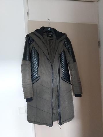 ** Groene winterjas ** beschikbaar voor biedingen