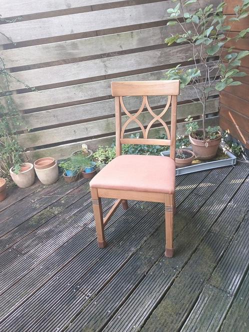 Houten stoelen voor de eetkamer, 4 stuks. Opknappers., Huis en Inrichting, Stoelen, Gebruikt, Vier, Hout, Stof, Ophalen