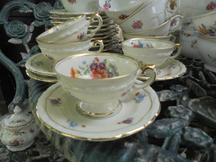 4 MOKKA kop en schoteltjes JSV Bavaria met bloemboeket roos, Antiek en Kunst, Antiek | Servies los, Ophalen of Verzenden