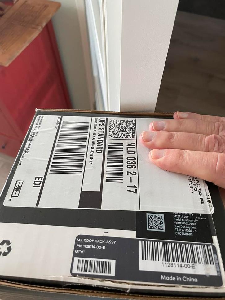 Originele Tesla Model 3 Dakdragers - Nieuw in Doos!, Auto diversen, Dakdragers, Nieuw, Ophalen of Verzenden
