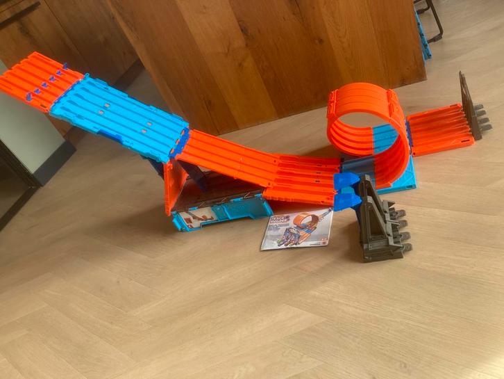 Hot wheels track builder racebaan, Kinderen en Baby's, Speelgoed | Racebanen, Gebruikt, Racebaan, Handmatig, Hot Wheels, Met looping