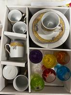 Kleine kopjes koffie bekers kop en schotel met mini glaasjes, Overige materialen, Ophalen of Verzenden, Zo goed als nieuw, Overige stijlen
