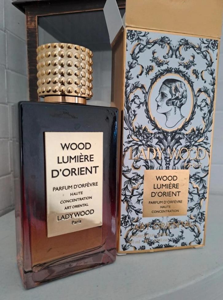 Lady Wood Lumière d'Orient Eau de Parfum 98/100 ml spray, Sieraden, Tassen en Uiterlijk, Uiterlijk | Parfum, Zo goed als nieuw
