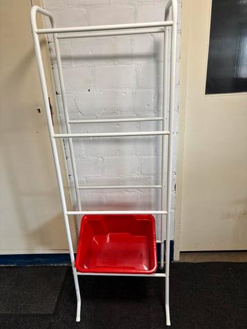 Rek voor kisten in goede staat beschikbaar voor biedingen
