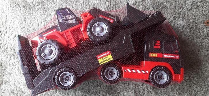 Mammoet Volvo vrachtwagen met oplegger en graafmachine, Kinderen en Baby's, Speelgoed | Speelgoedvoertuigen, Nieuw, Ophalen of Verzenden