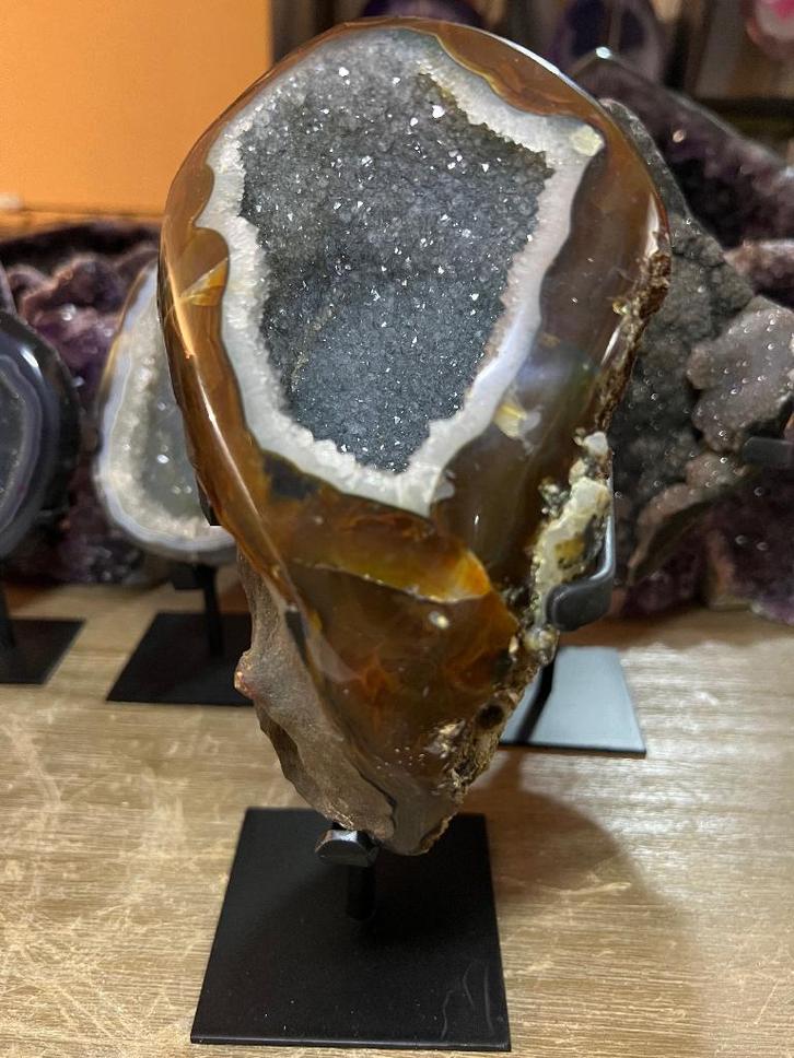 Agaat (6) op standaard 10x24x10 cm, 1,8kg. Mooie kristallen, Verzamelen, Mineralen en Fossielen, Mineraal, Ophalen of Verzenden