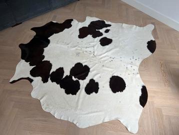Koienhuid / Cowhide – IKEA – Wit met zwarte vlekken beschikbaar voor biedingen