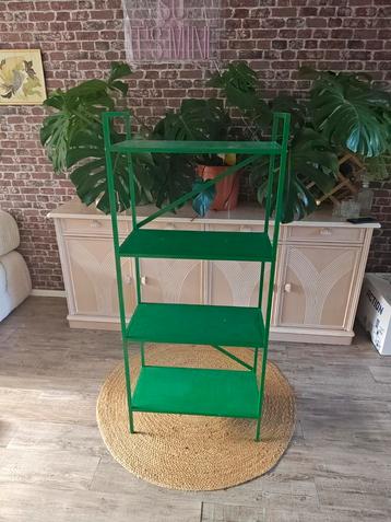 Groen Opbergrek / Stellingkast beschikbaar voor biedingen