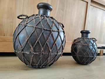 2 Oude bolle waterkruiken 46 + 30 cm hoog beschikbaar voor biedingen
