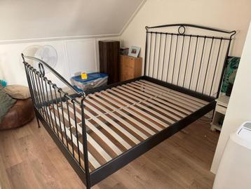 Bed zwart ijzer 140x200 met lattenbodem
