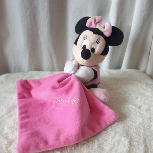 Minnie Mouse knuffel roze glow in the dark met doekje 1706, Kinderen en Baby's, Speelgoed | Knuffels en Pluche, Zo goed als nieuw