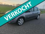 Renault Clio Estate 1.2 TCE 20th Anniversary, Auto's, Renault, Voorwielaandrijving, Euro 5, Gebruikt, 4 cilinders